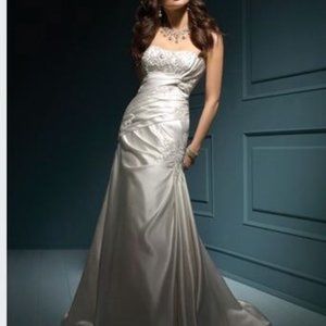 Alfred Angelo Sapphire #833 Ivory Wedding Gown - Size 16 - NWT